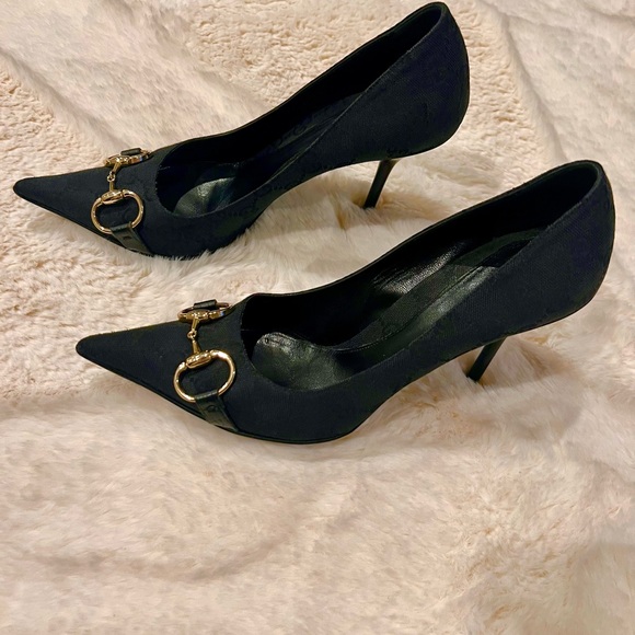 Gucci Women’s pumps. Classic GG logo. Black with gold hard wear. Size 8. - Picture 2 of 7
